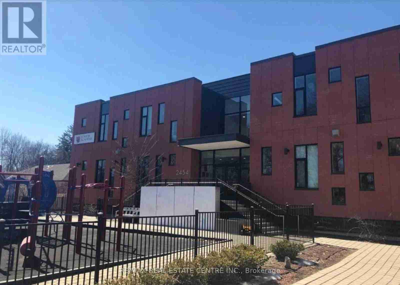 207&211 - 2454 BAYVIEW AVENUE
