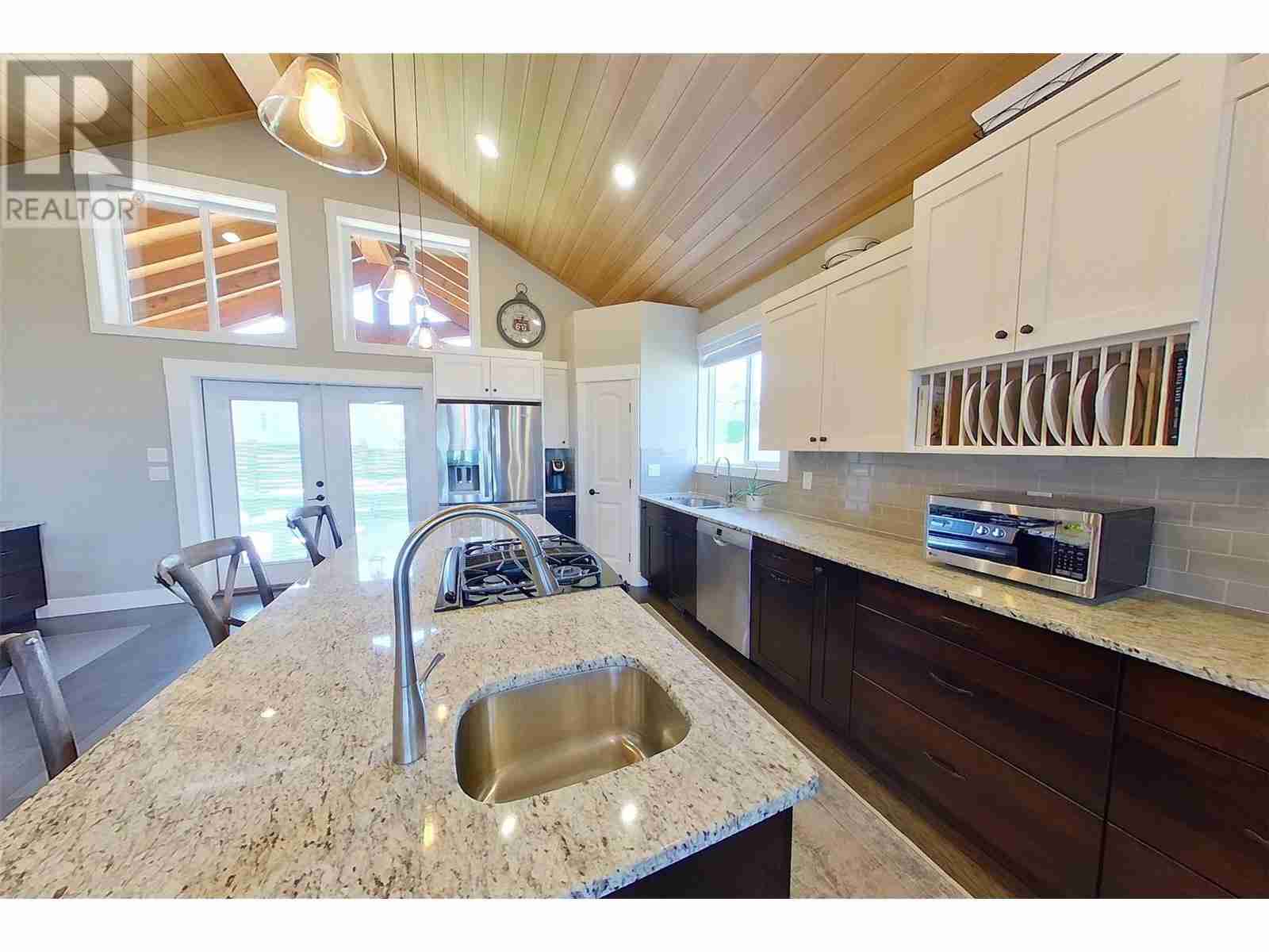 2070 1 Avenue SE SE Salmon Arm