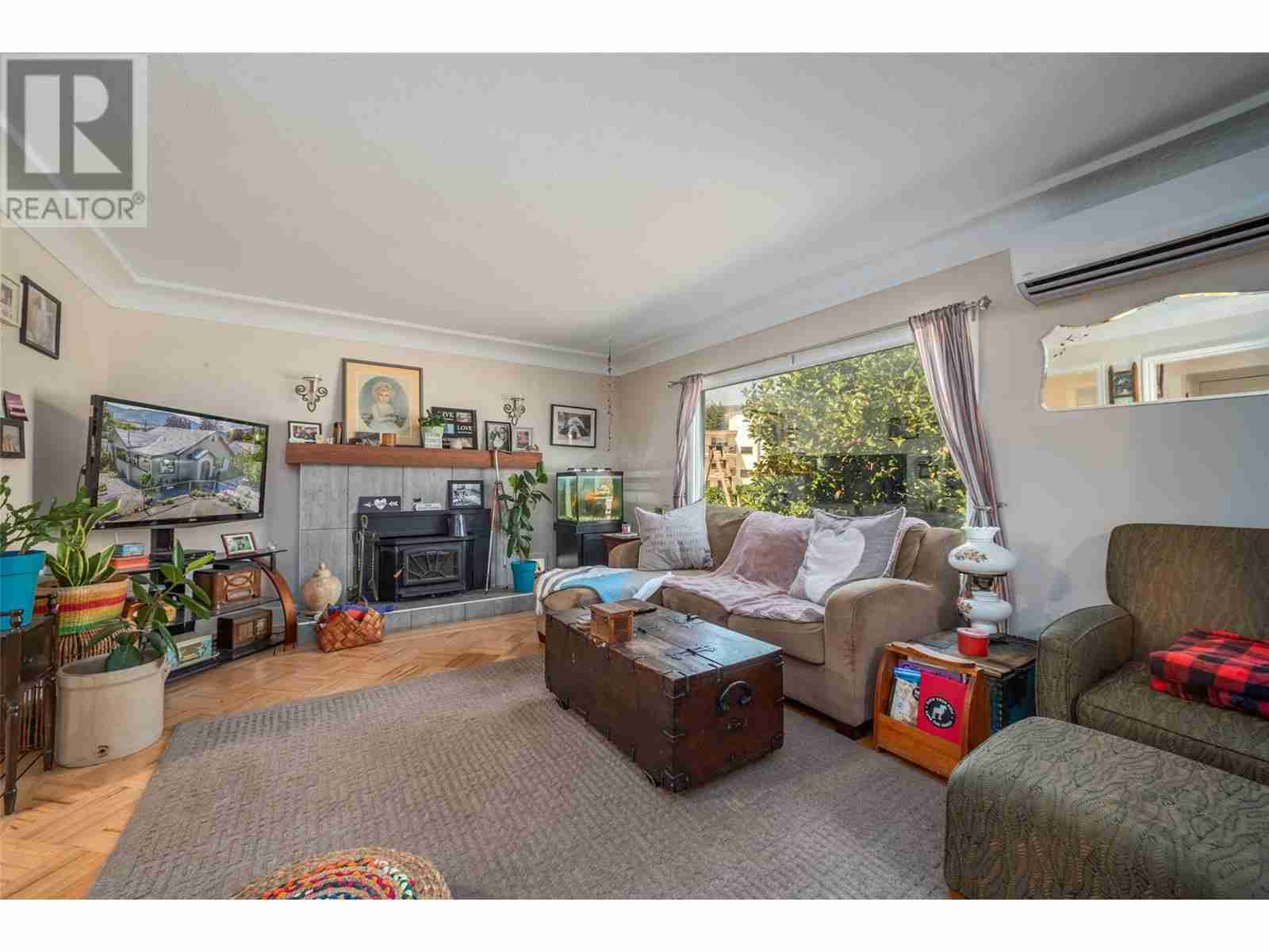 930 Vernon Avenue Main North