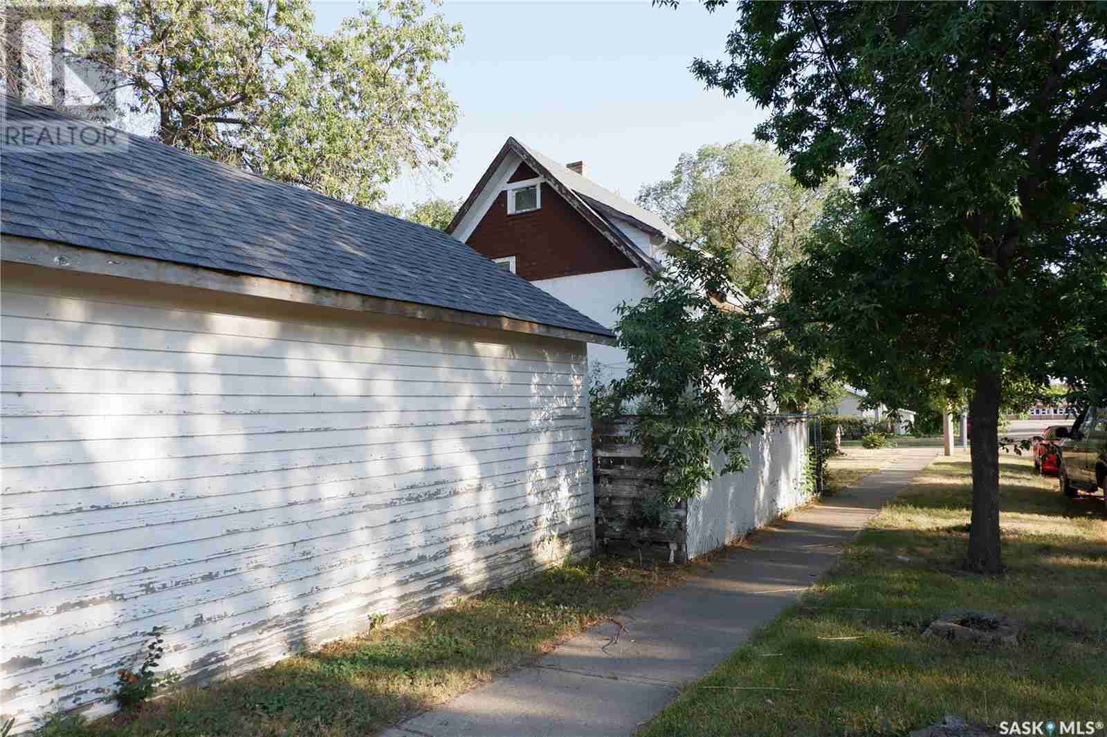113 2nd AVENUE W