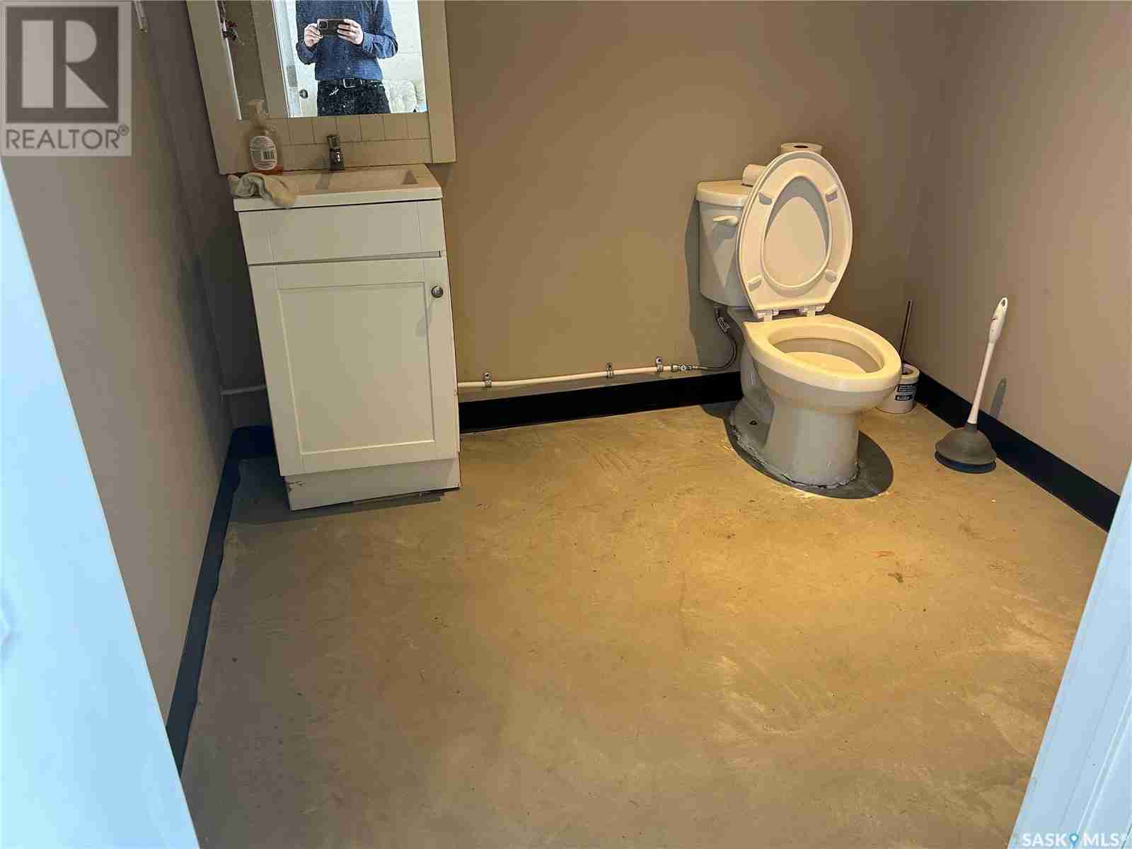 Unit #402, New Horizon Business Park, RM No. 158