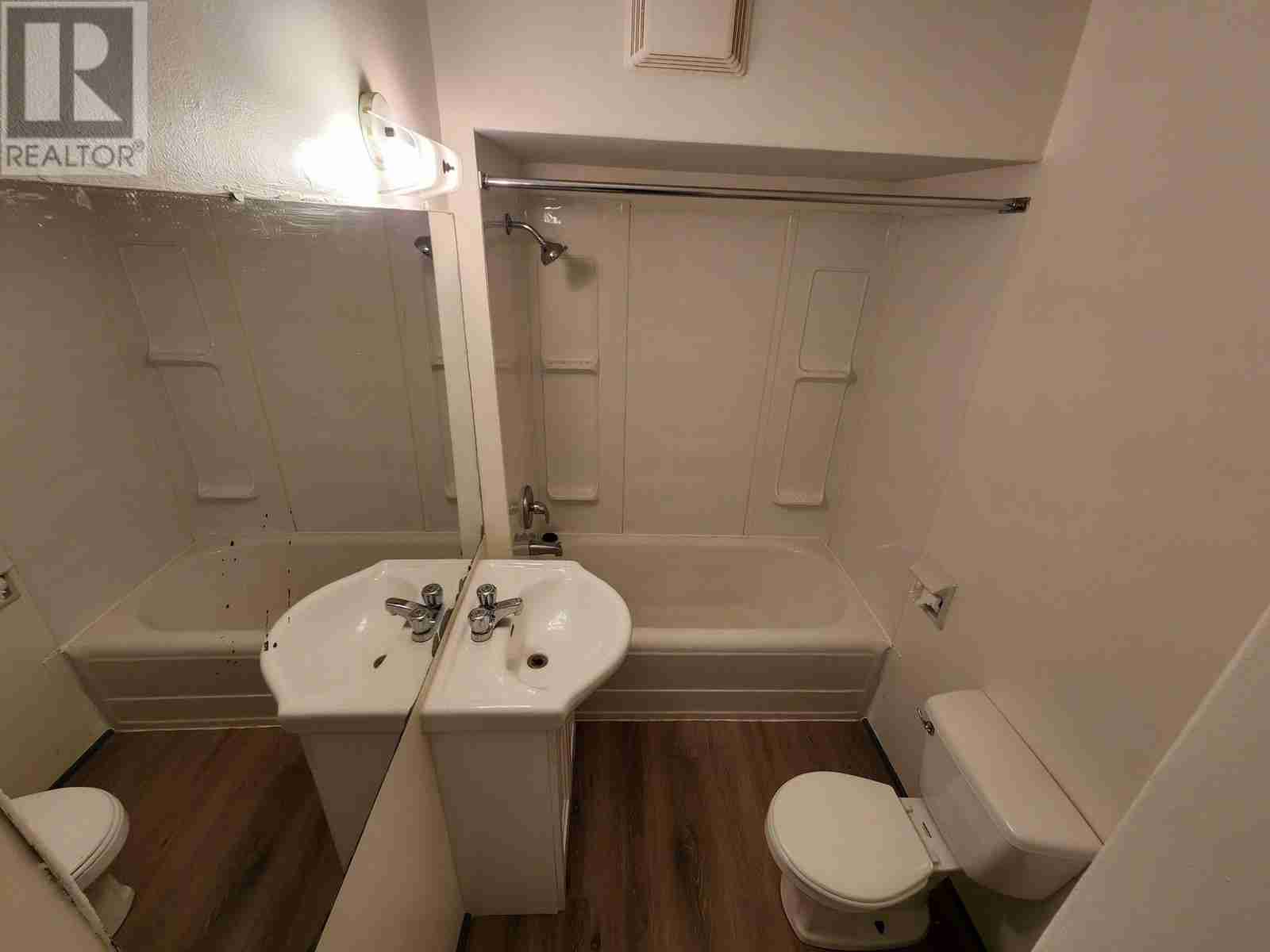 1121 HAMILTON STREET-13;