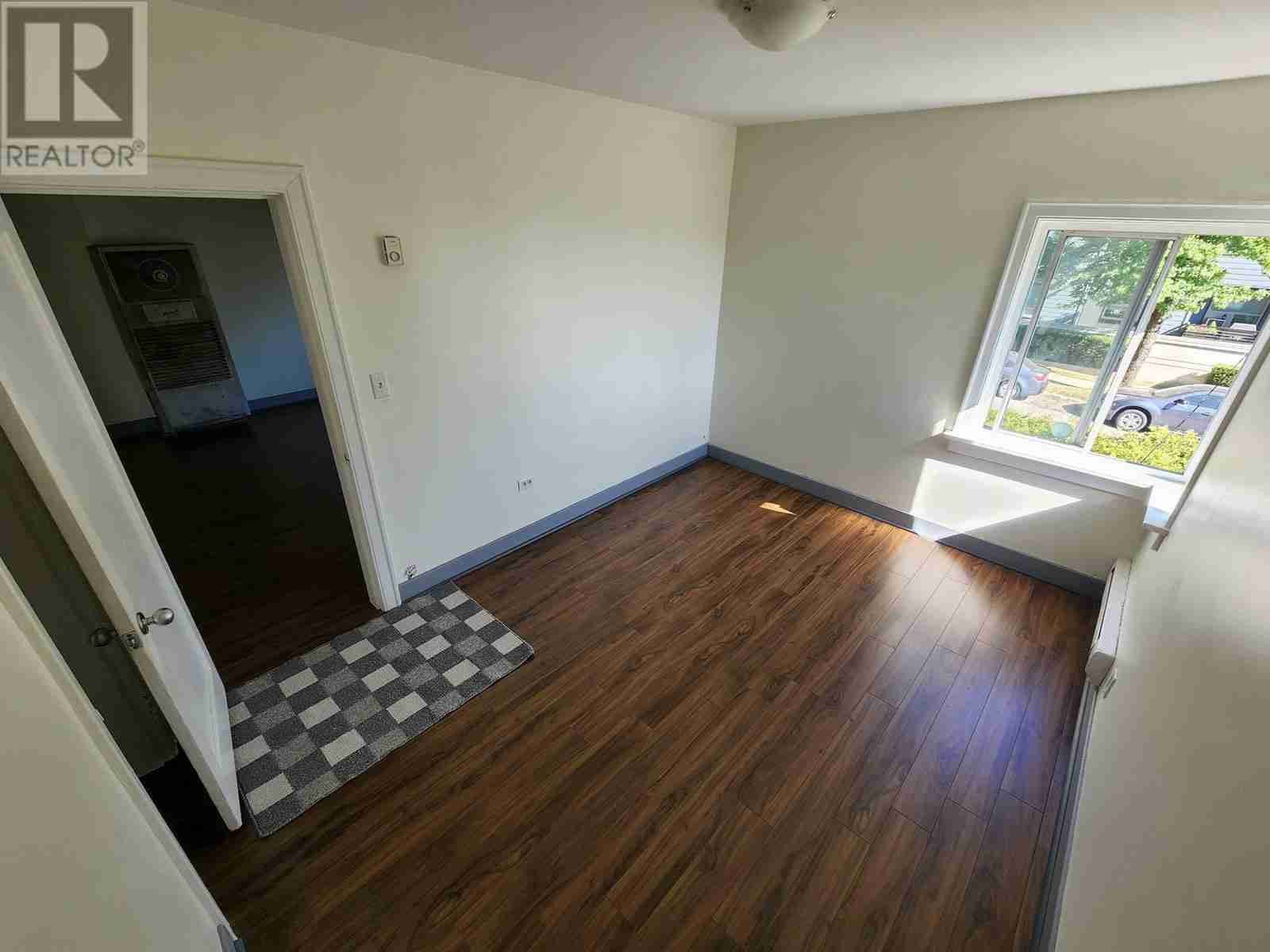 1121 HAMILTON STREET-13;