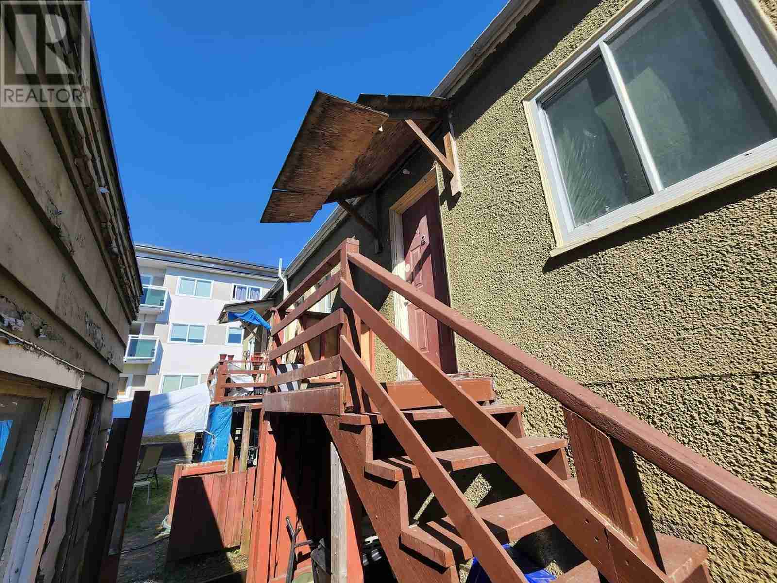 1121 HAMILTON STREET-13;