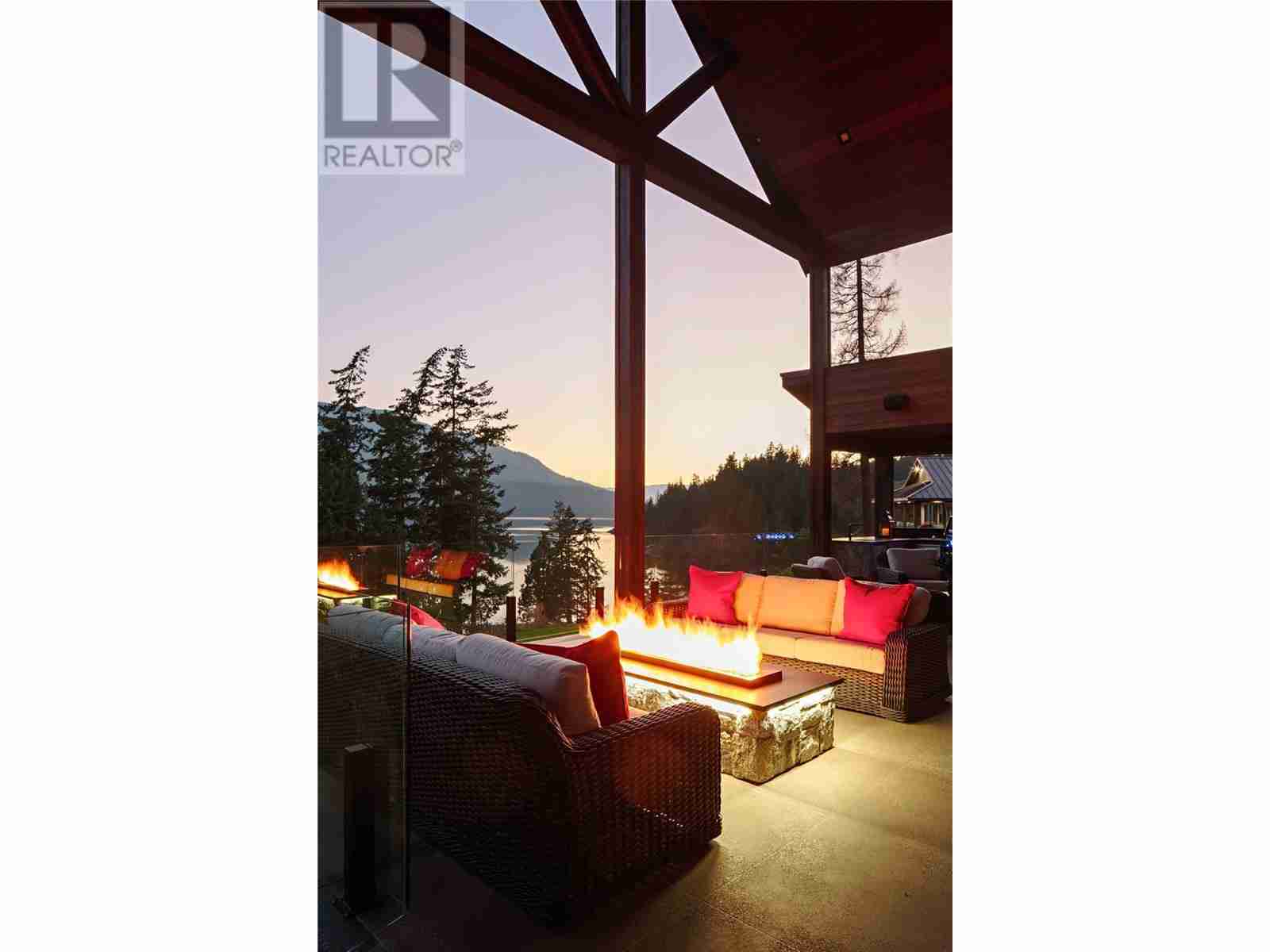 6525 Worrall Road Tappen / Sunnybrae