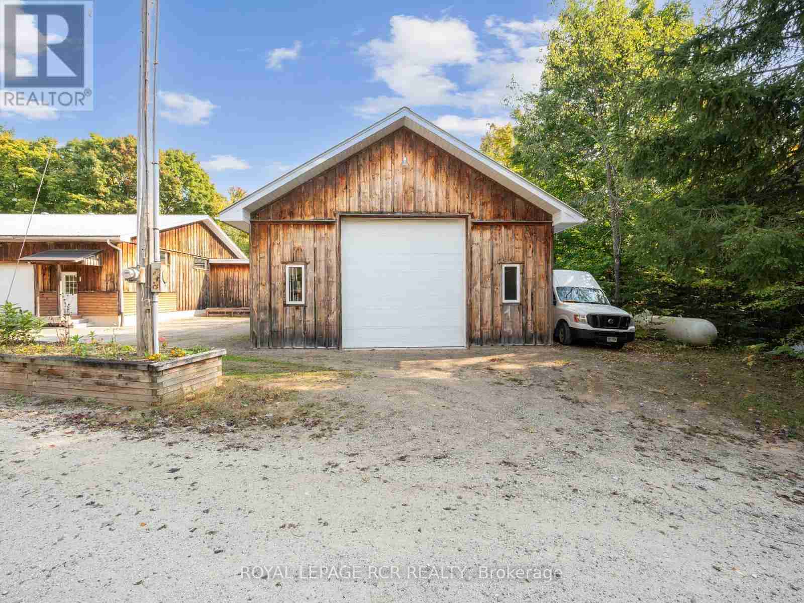 425457 25 SIDE ROAD