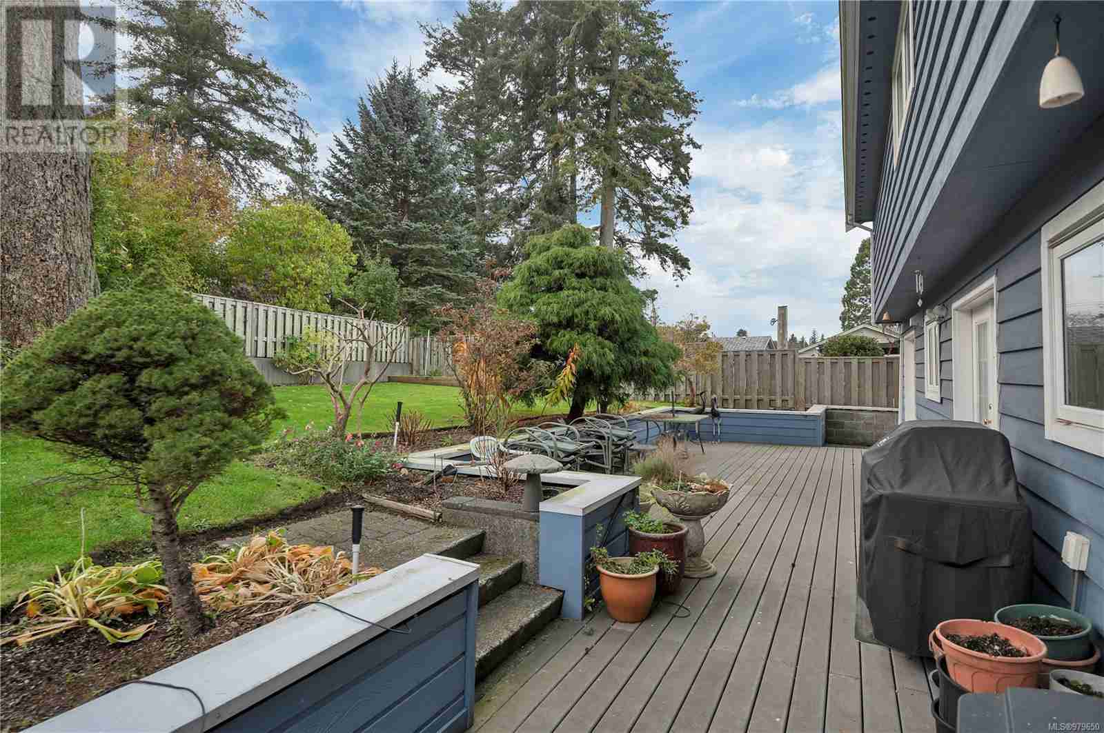 2926 Island Hwy S Willow Point