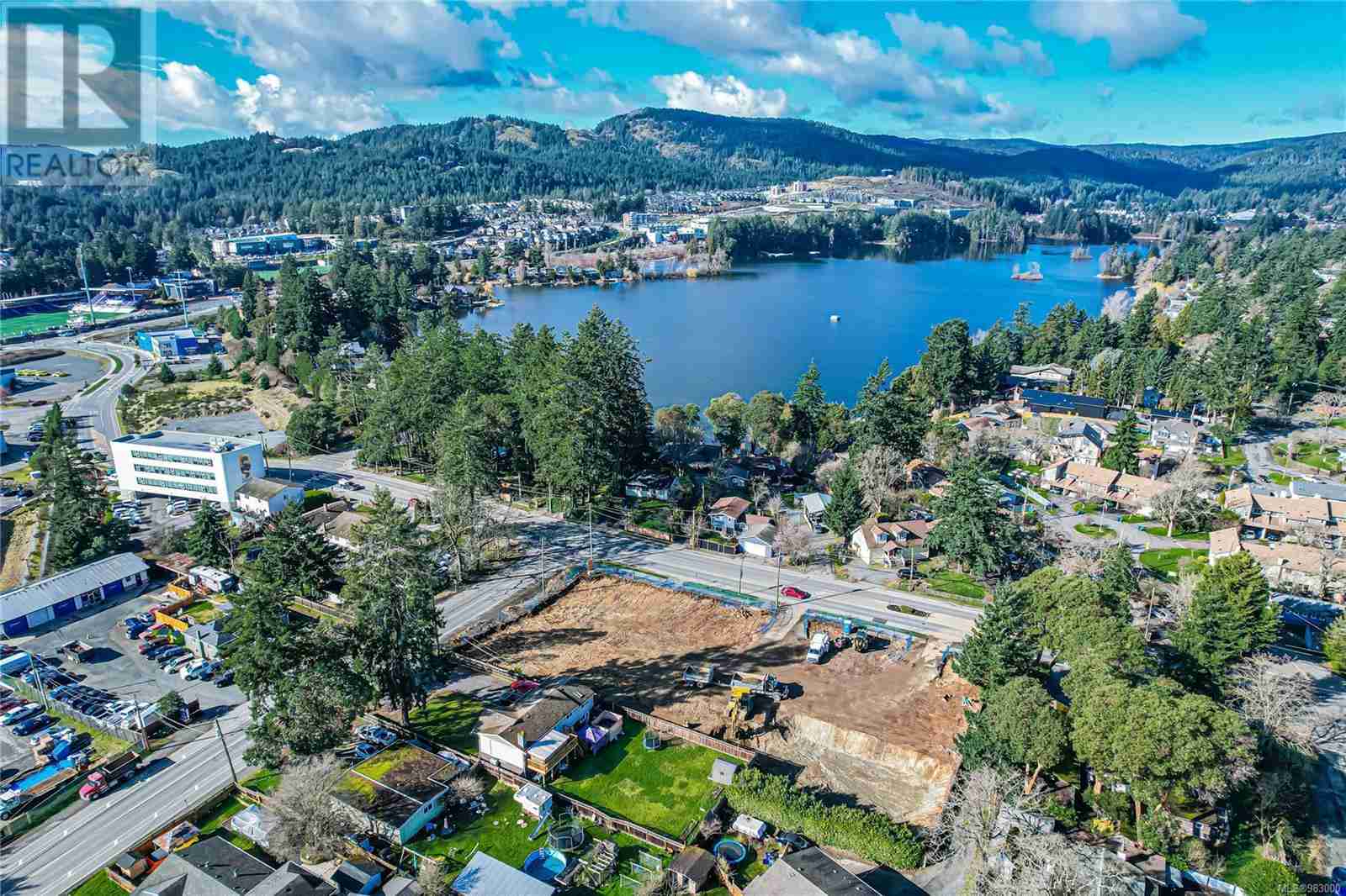 316 2881 Leigh Rd Lakeside West