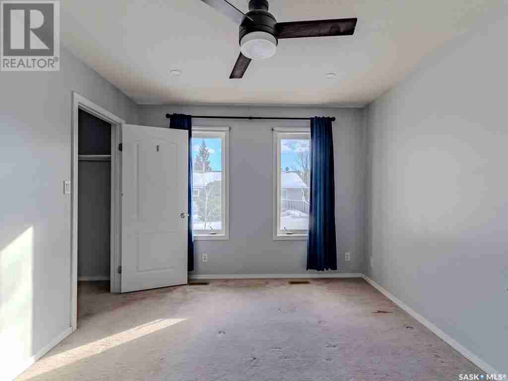 2034 Pineridge CRESCENT