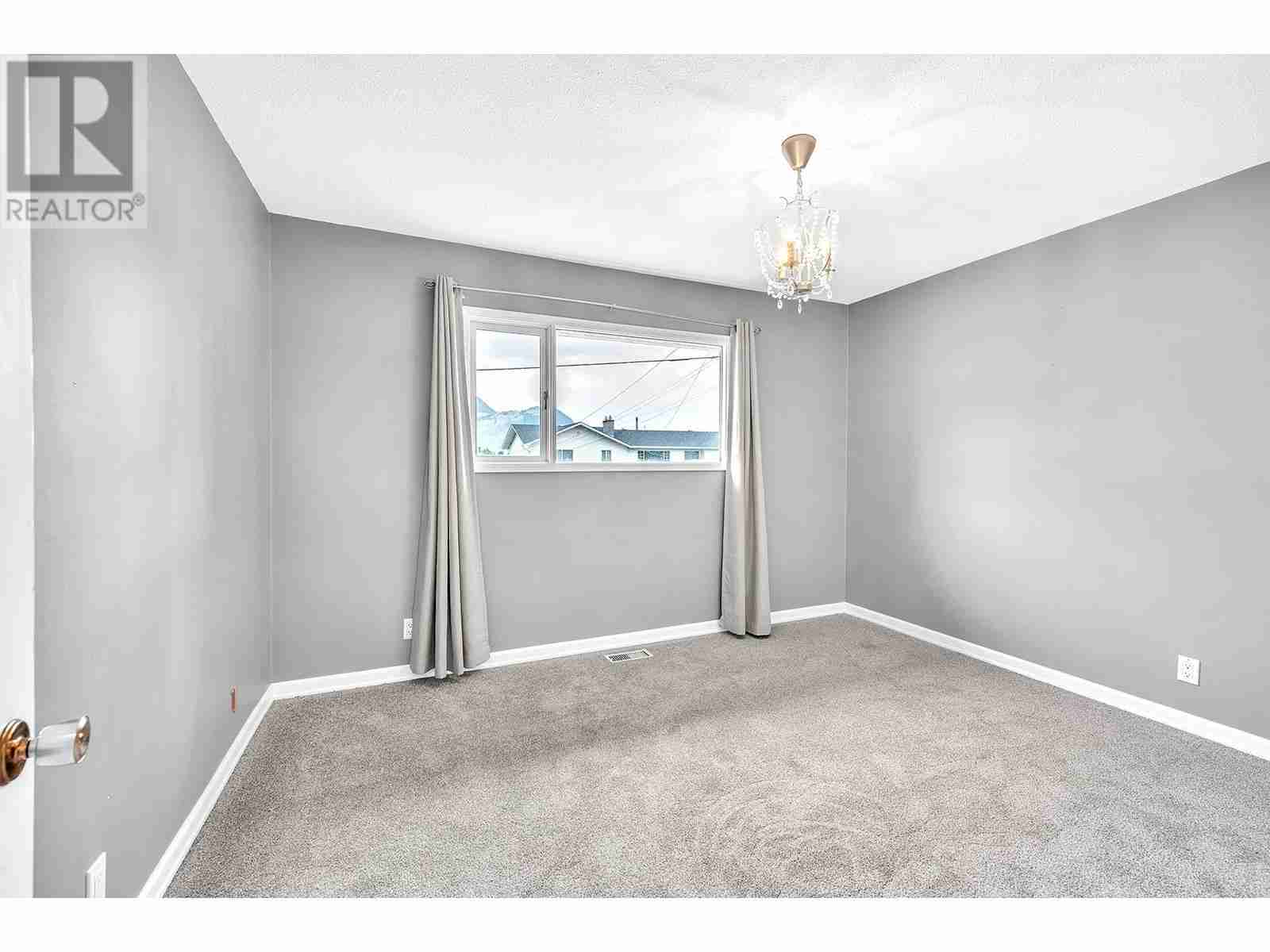 1074 Ollek Street Brocklehurst