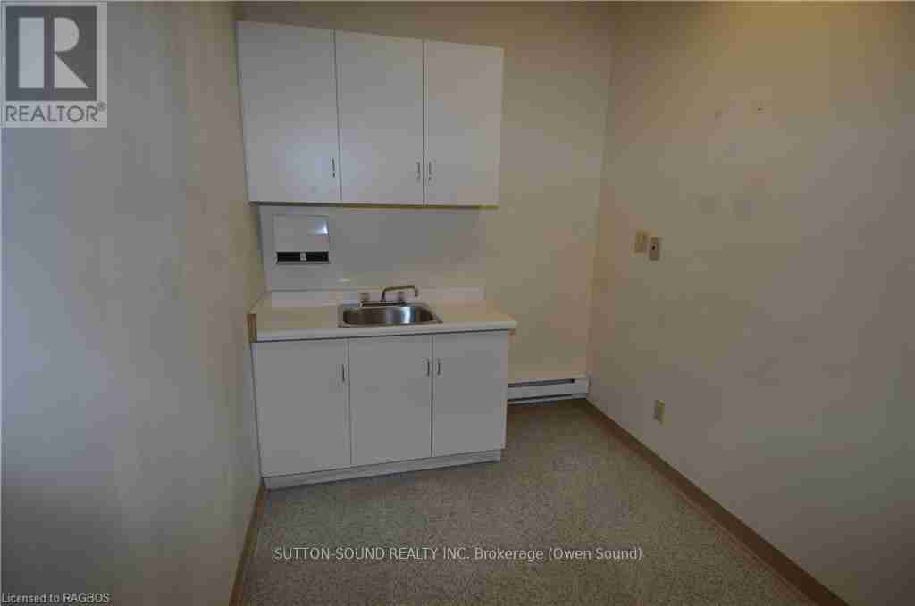 202A - 945 3RD AVENUE E