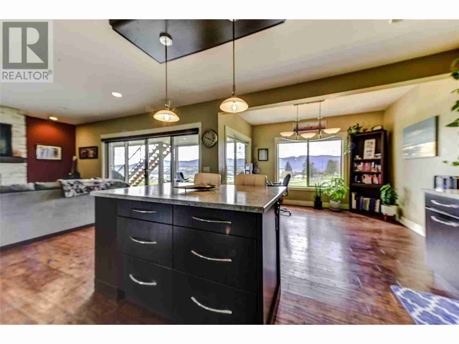 12435 Oyama Road Lake Country East / Oyama