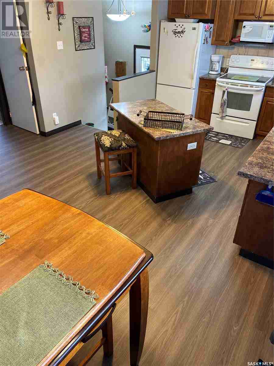 724 4th STREET E