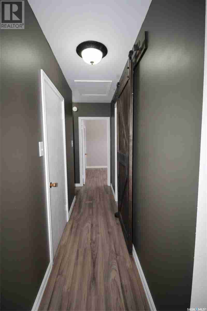 656 4th STREET W