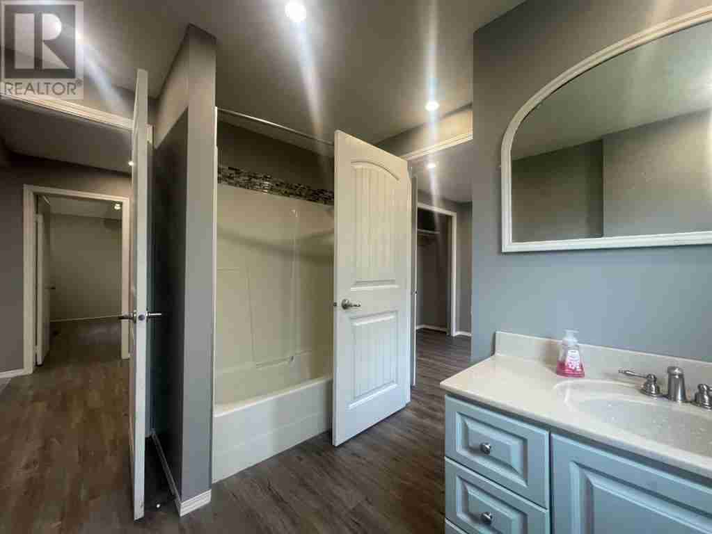 4927 10 Avenue Edson