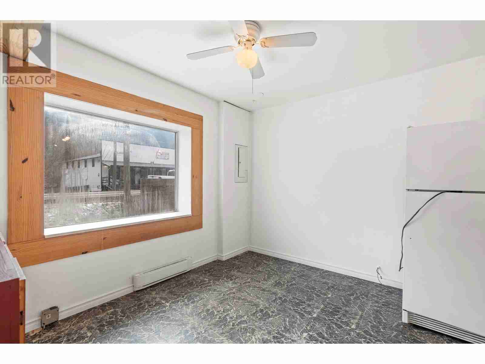 5768 Highway 97 N Highway Salmon Vly / Falkland-64;