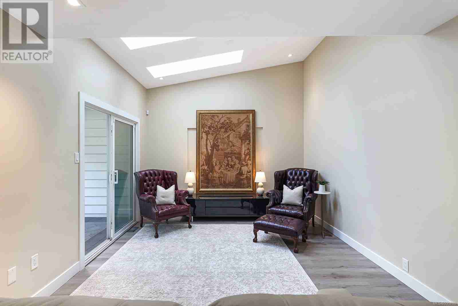 274 Crescent Rd W Qualicum Beach