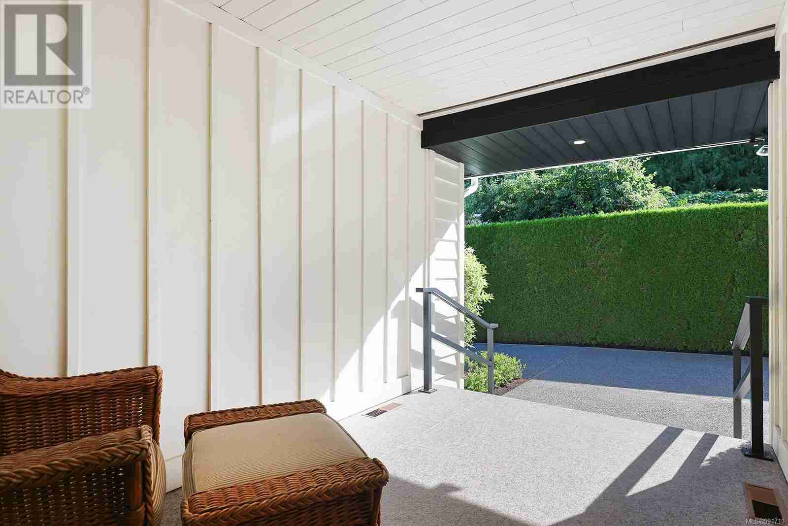 274 Crescent Rd W Qualicum Beach