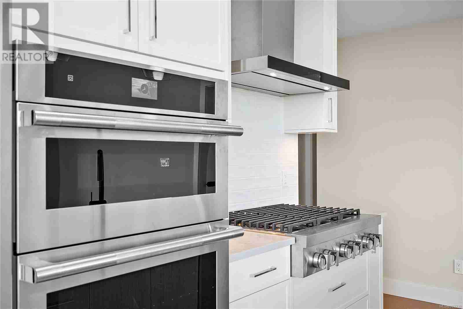 101 2520 Hackett Cres Turgoose