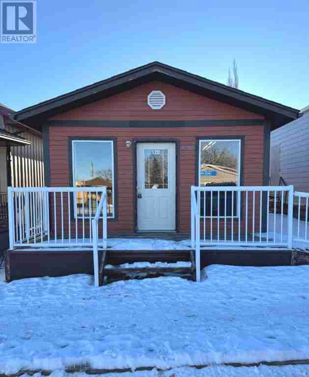 120 Centre Street S