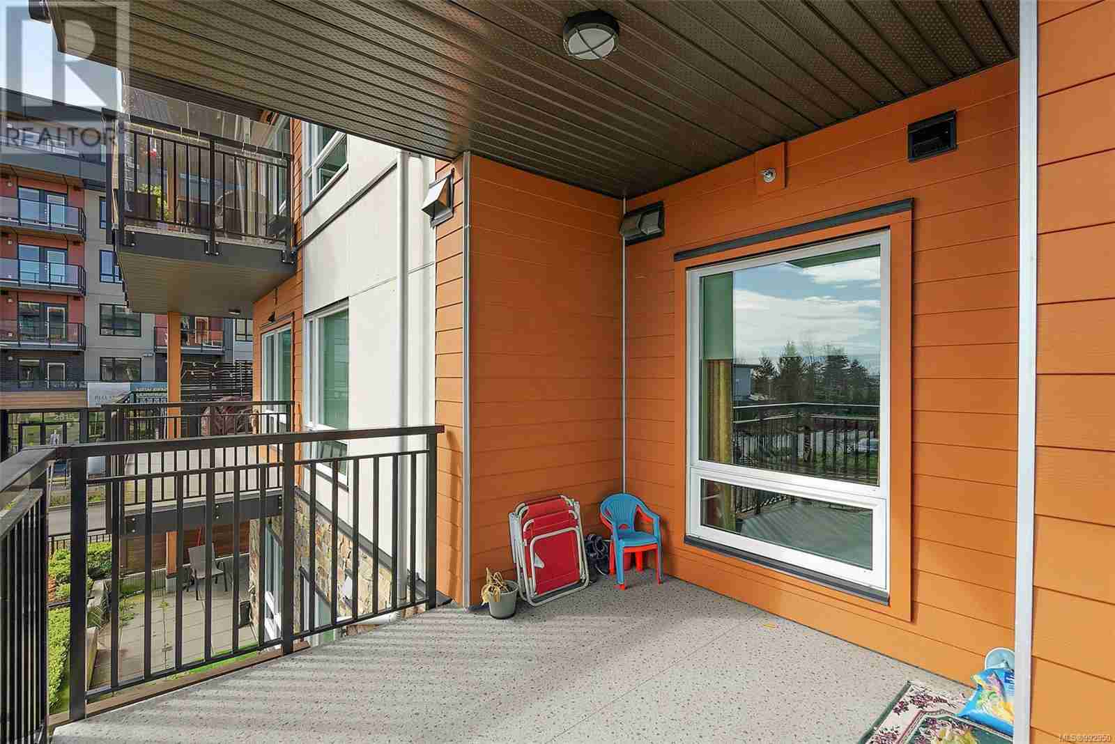 206 2500 Hackett Cres Saanichton