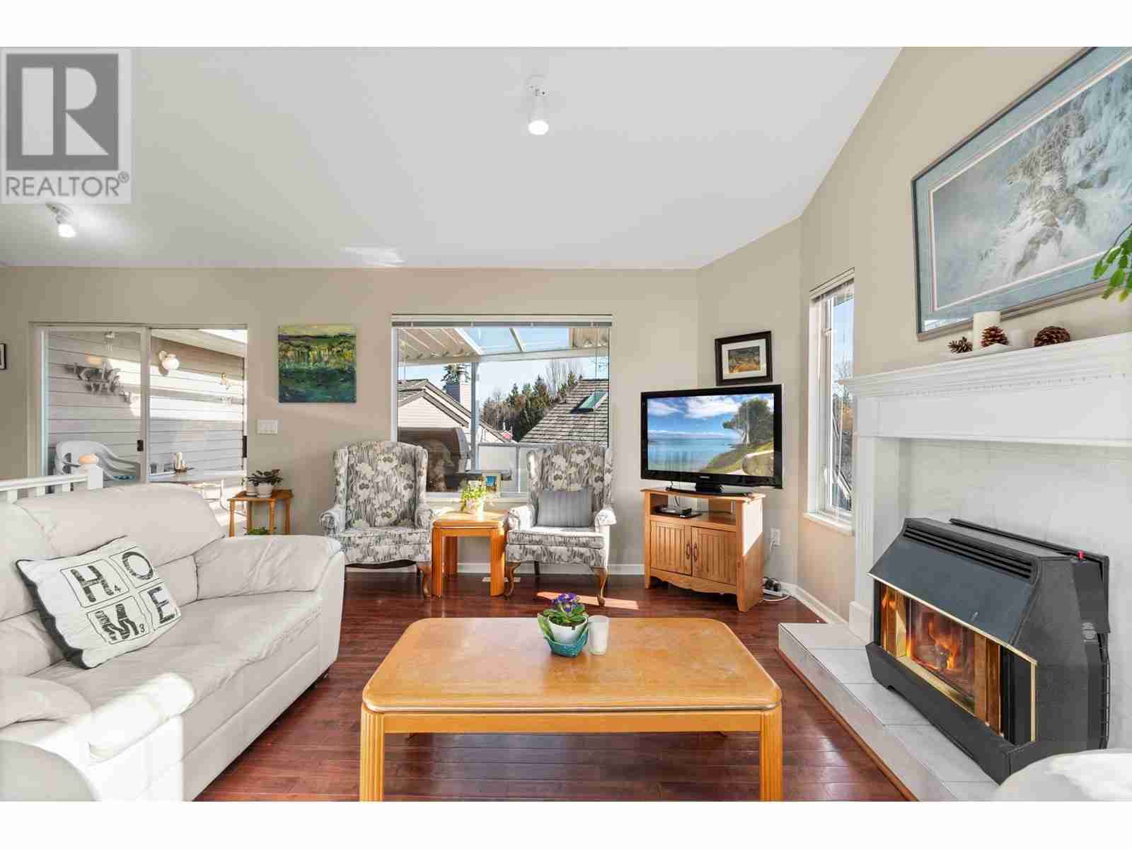 1480 VIEW CRESCENT