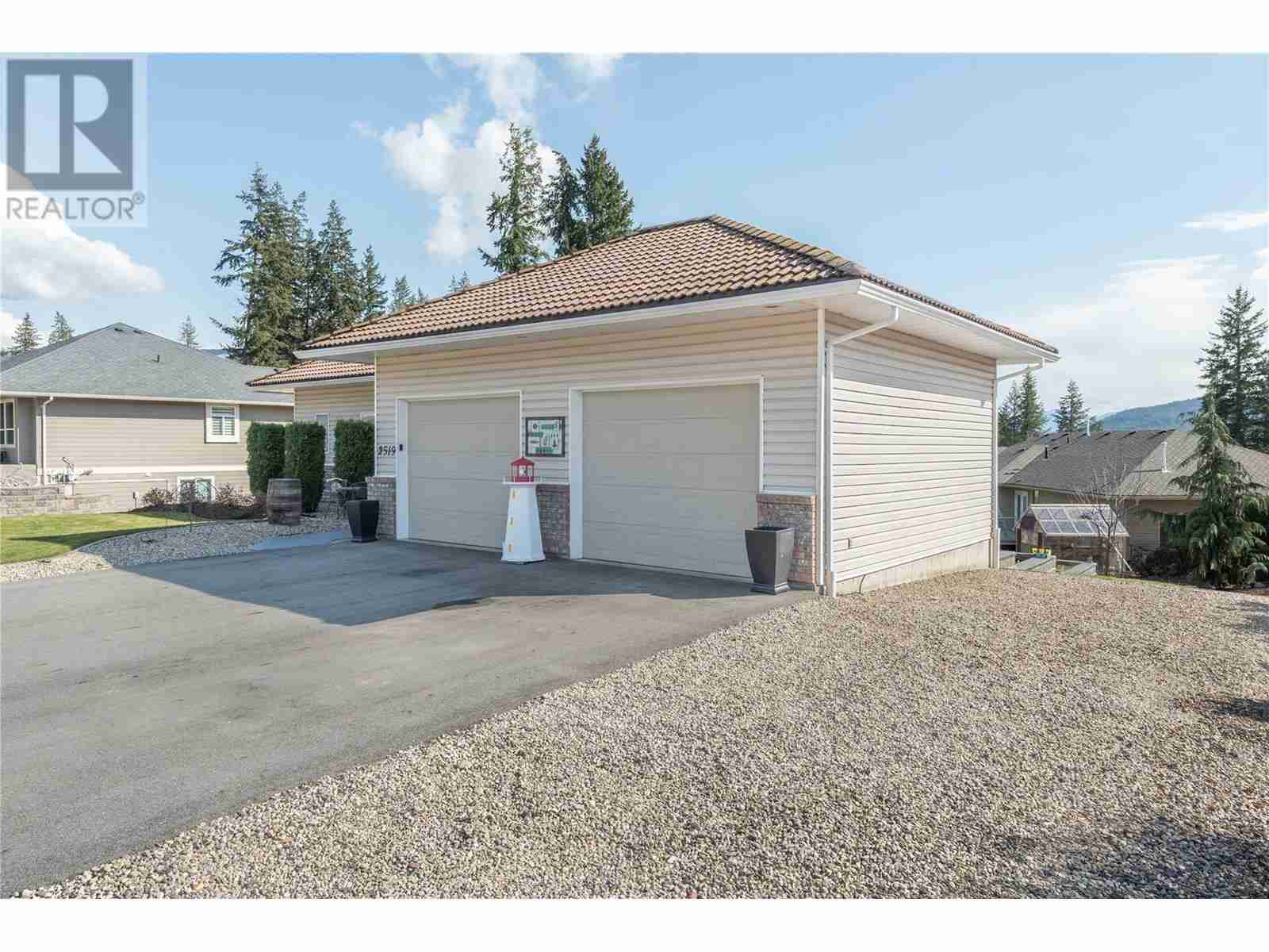 2519 Golf View Crescent Blind Bay