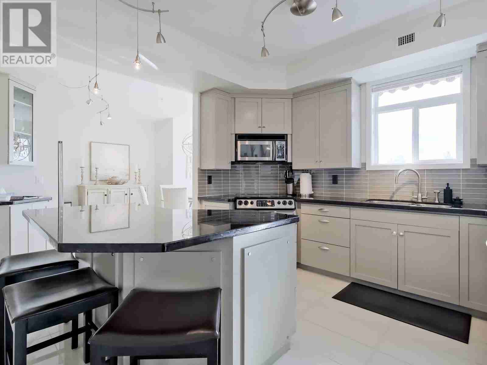 1088 Sunset Drive Unit# 221 Kelowna North
