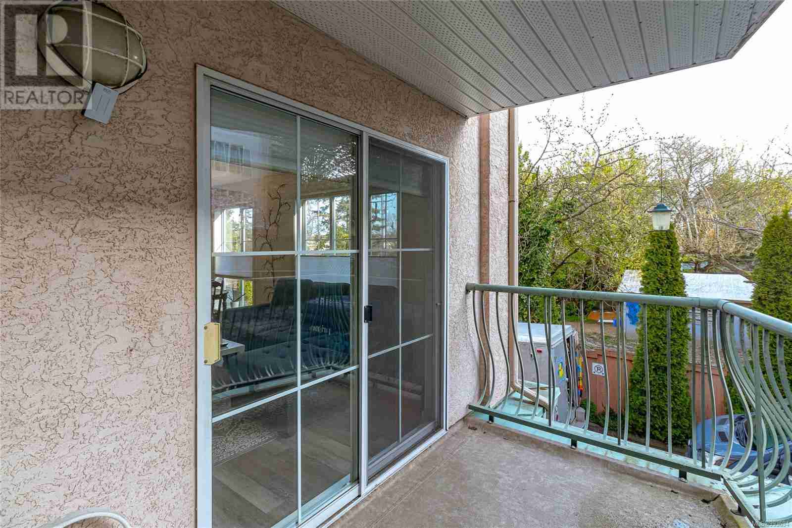 102 3133 Tillicum Rd Tillicum