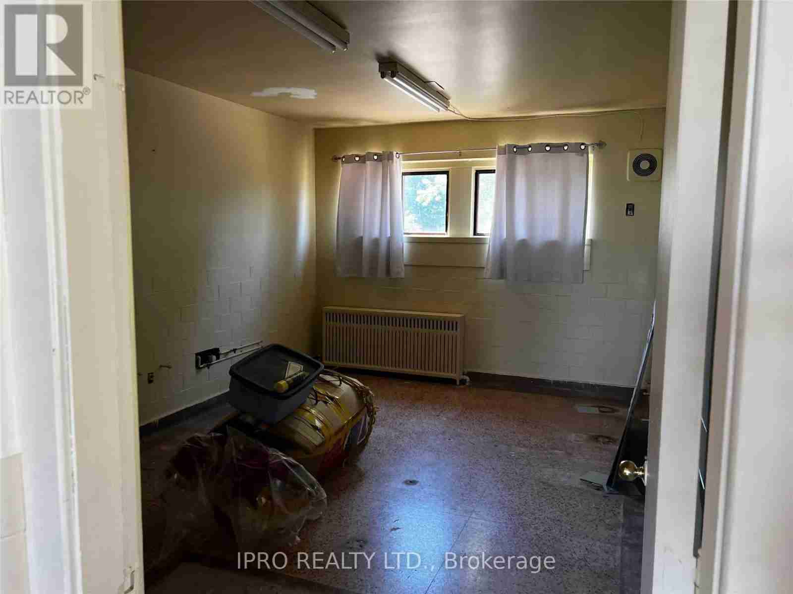 10611 HWY 3 W