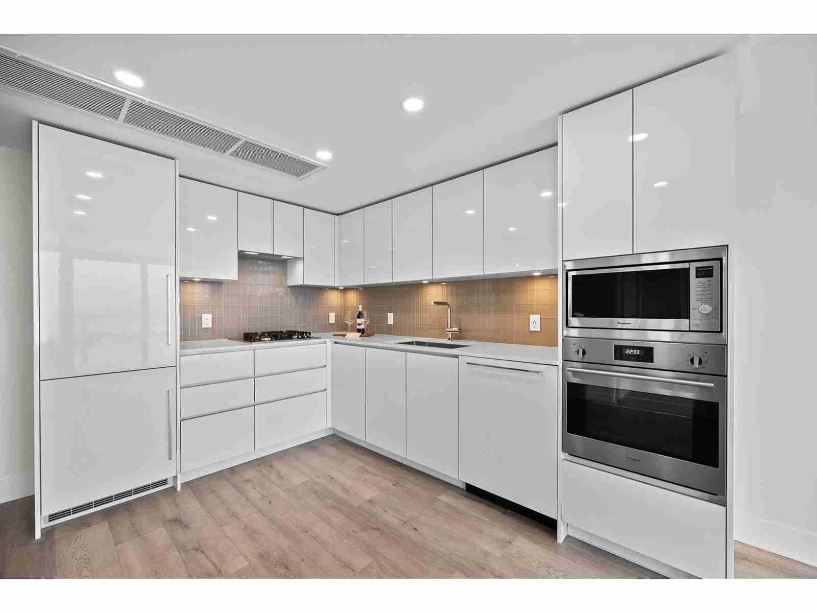2407 10428 WHALLEY BOULEVARD