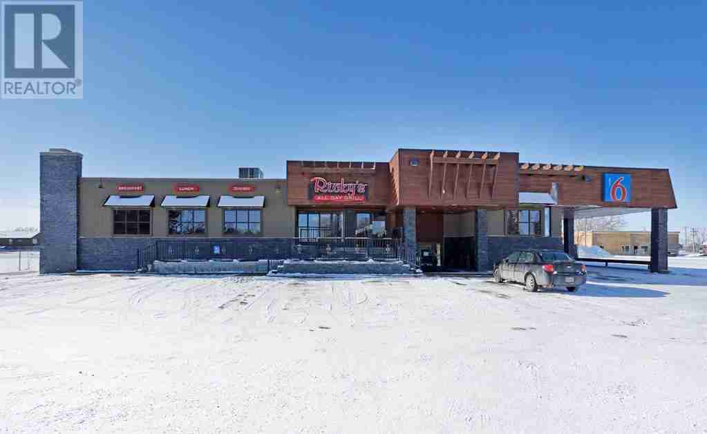 1119 2 Street W Downtown