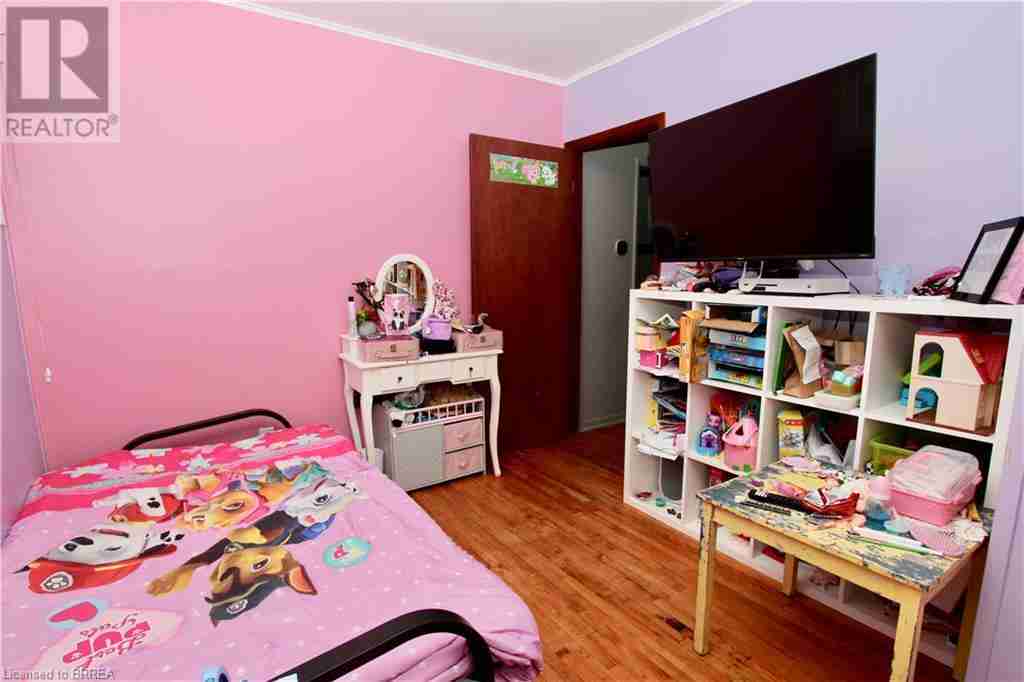 8 SUNSET Avenue 2038 - Holmedale