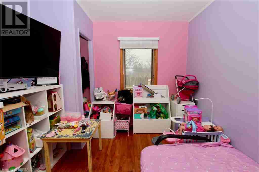 8 SUNSET Avenue 2038 - Holmedale