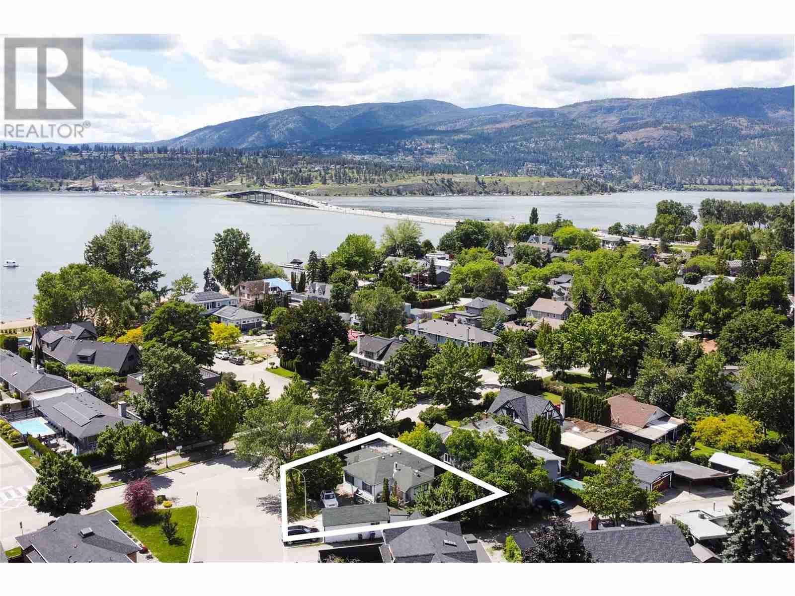 1967 Abbott Street Kelowna South