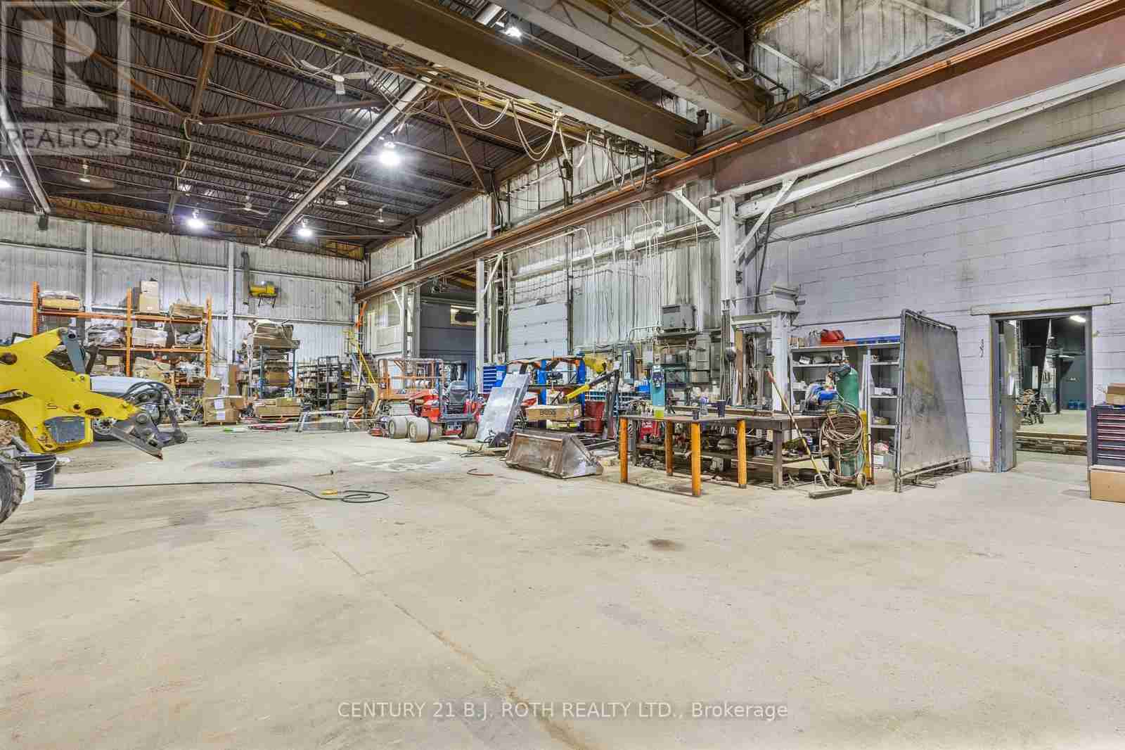 9 FERNDALE DRIVE N