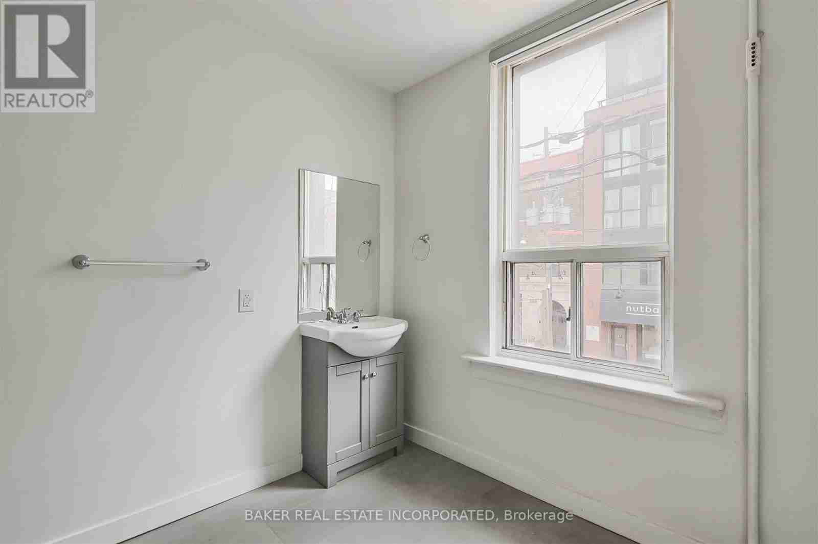 3 - 922 QUEEN STREET E