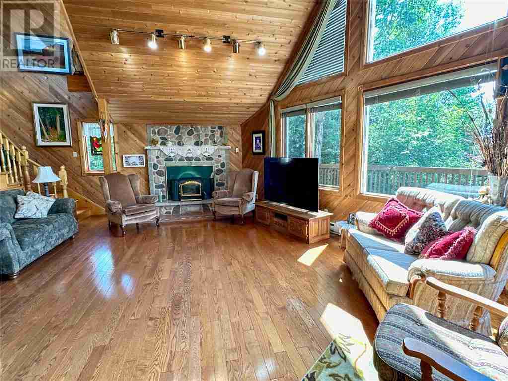 595 Lakeshore Road