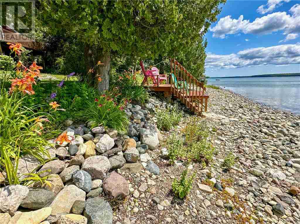 595 Lakeshore Road