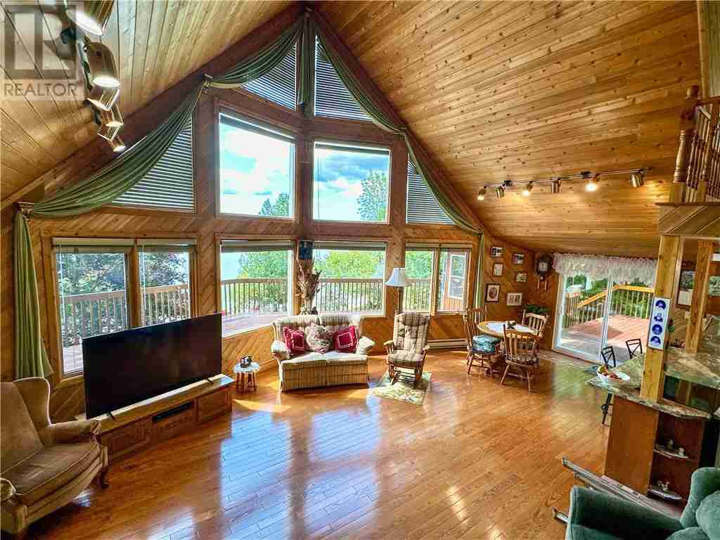 595 Lakeshore Road