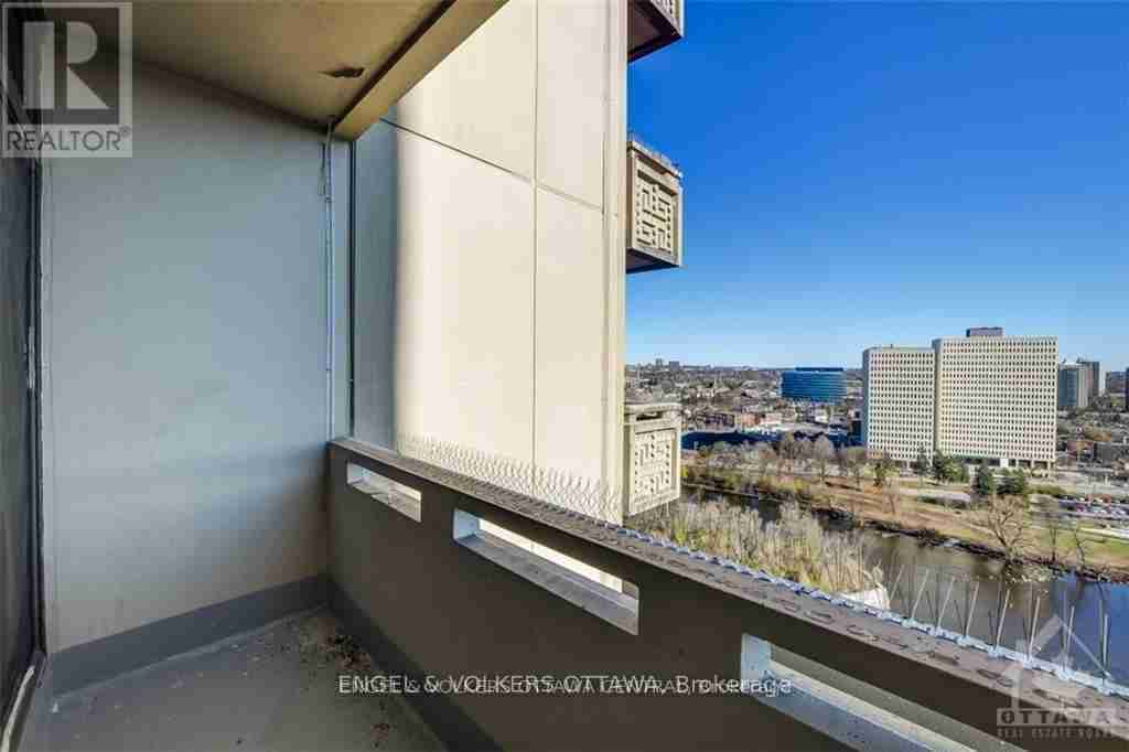 1001 - 400 STEWART STREET