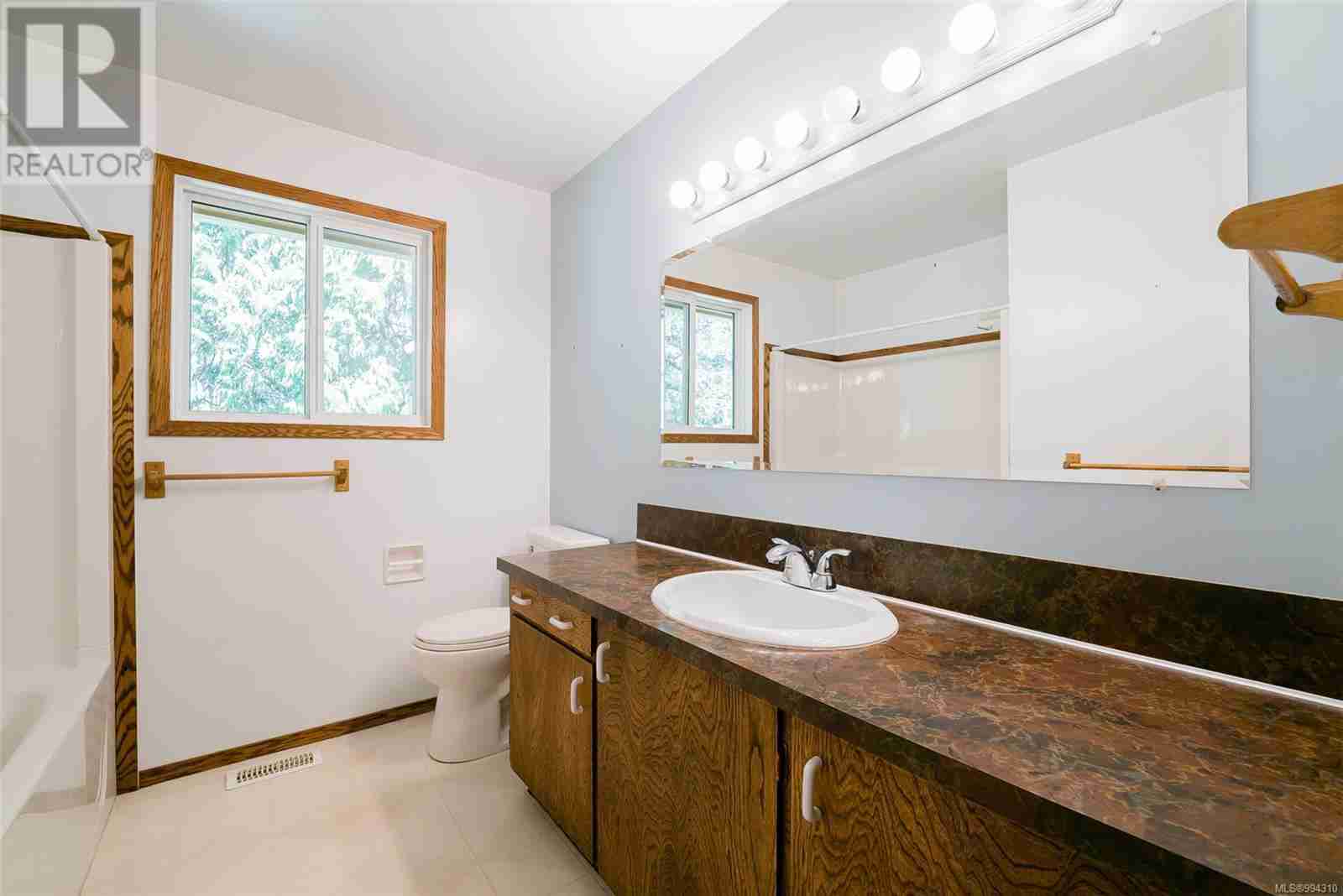 2702 Beaver Creek Cres Diver Lake