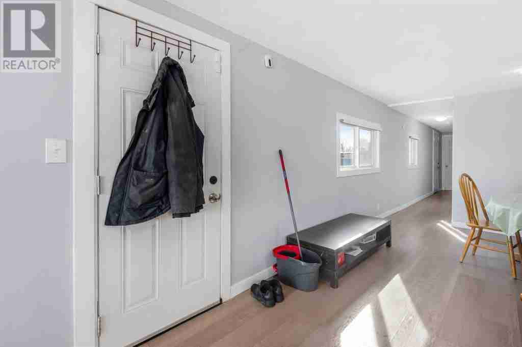 6220 17 Avenue SE Red Carpet