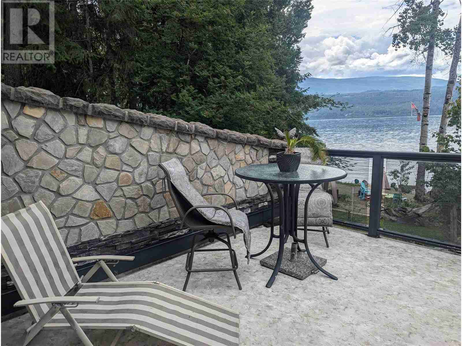 7780 Bentley Road North Shuswap