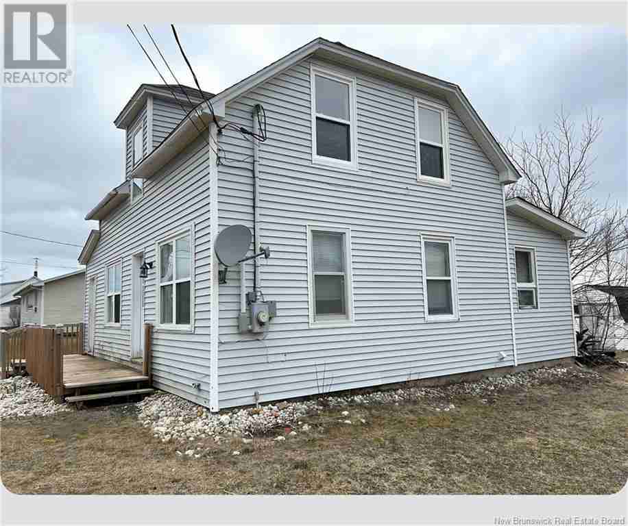 374 Georges Est