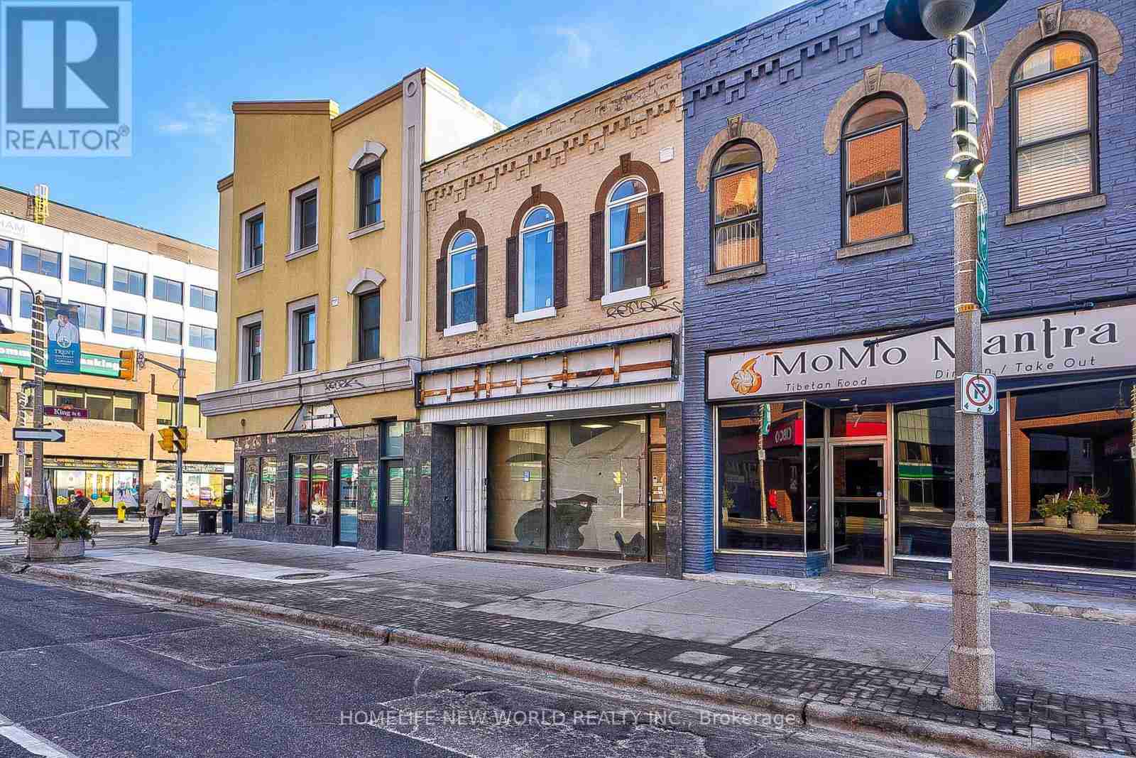 5 SIMCOE STREET S