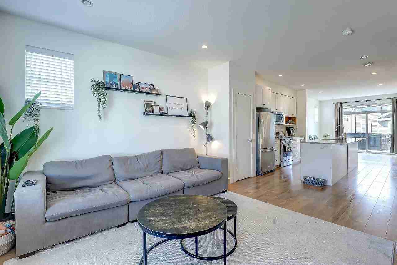90 27735 ROUNDHOUSE DRIVE