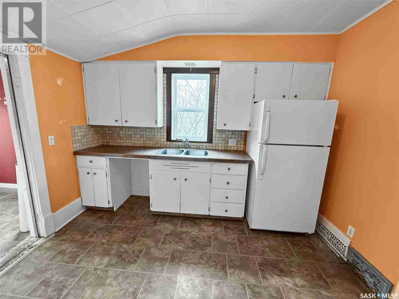 121 6th AVENUE NE North East