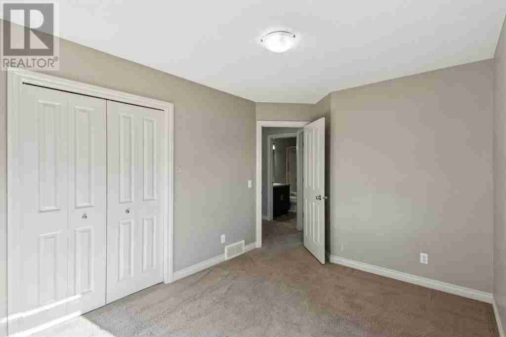 606 Montgomery Close SE Montrose