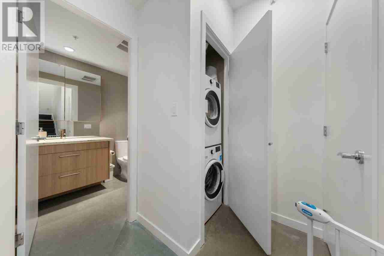 128 W 1ST AVENUE